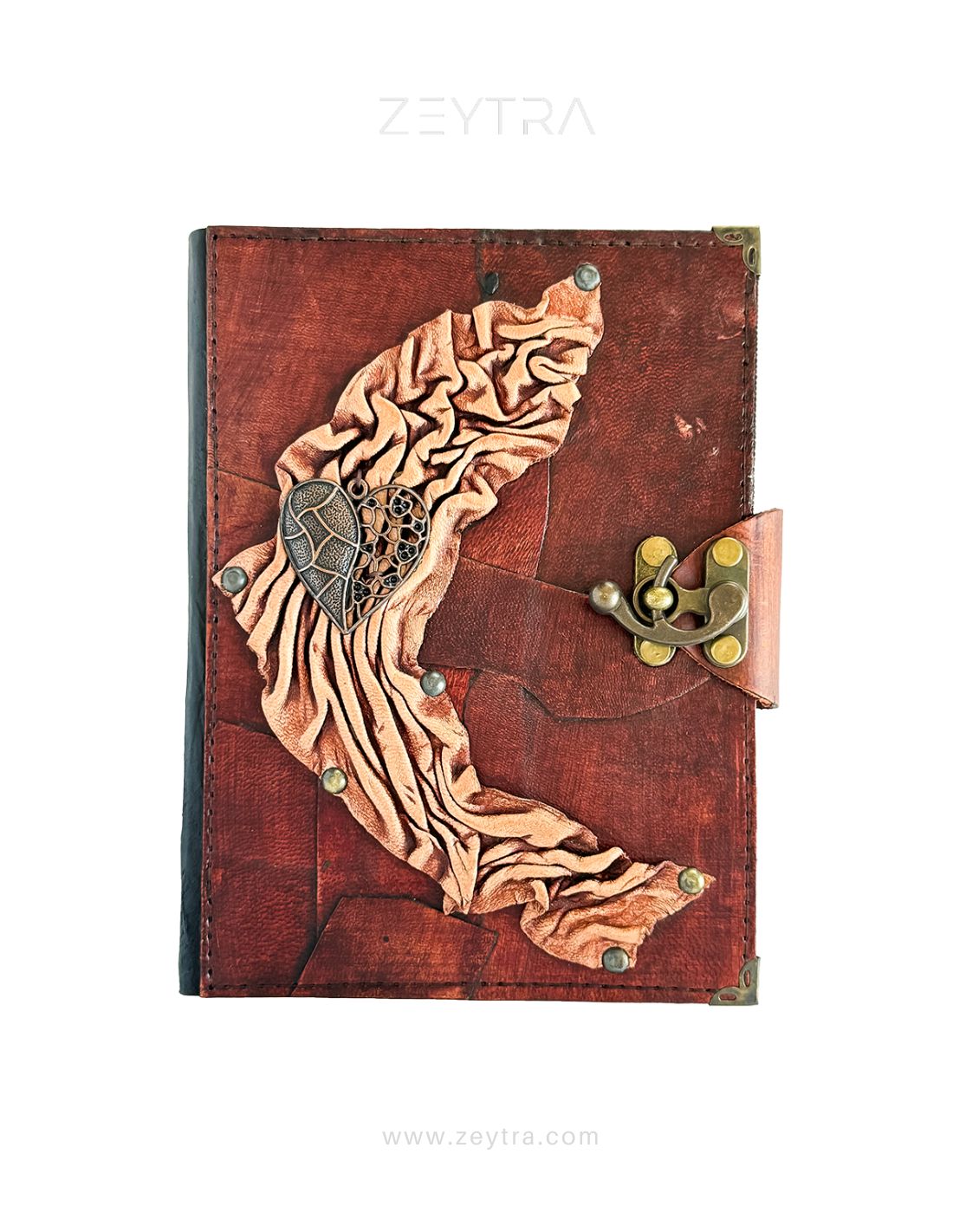 Metal Kalp Detaylı El Yapımı Büyük Boy Deri Defter 1 Metal Kalp Detaylı El Yapımı Büyük Boy Deri Defter 1