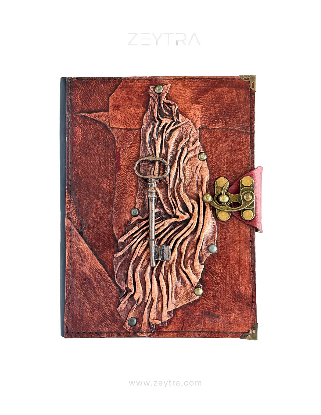 Metal Anahtar Detaylı El Yapımı Büyük Boy Deri Defter 1 Metal Anahtar Detaylı El Yapımı Büyük Boy Deri Defter 1
